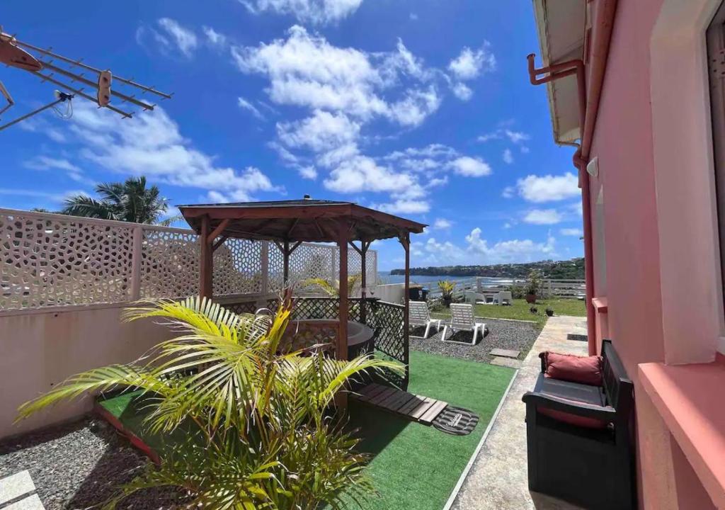 Fotografie z fotogalerie ubytování Les Tourterelles - Appartement vue mer & jacuzzi v destinaci Le Lorrain