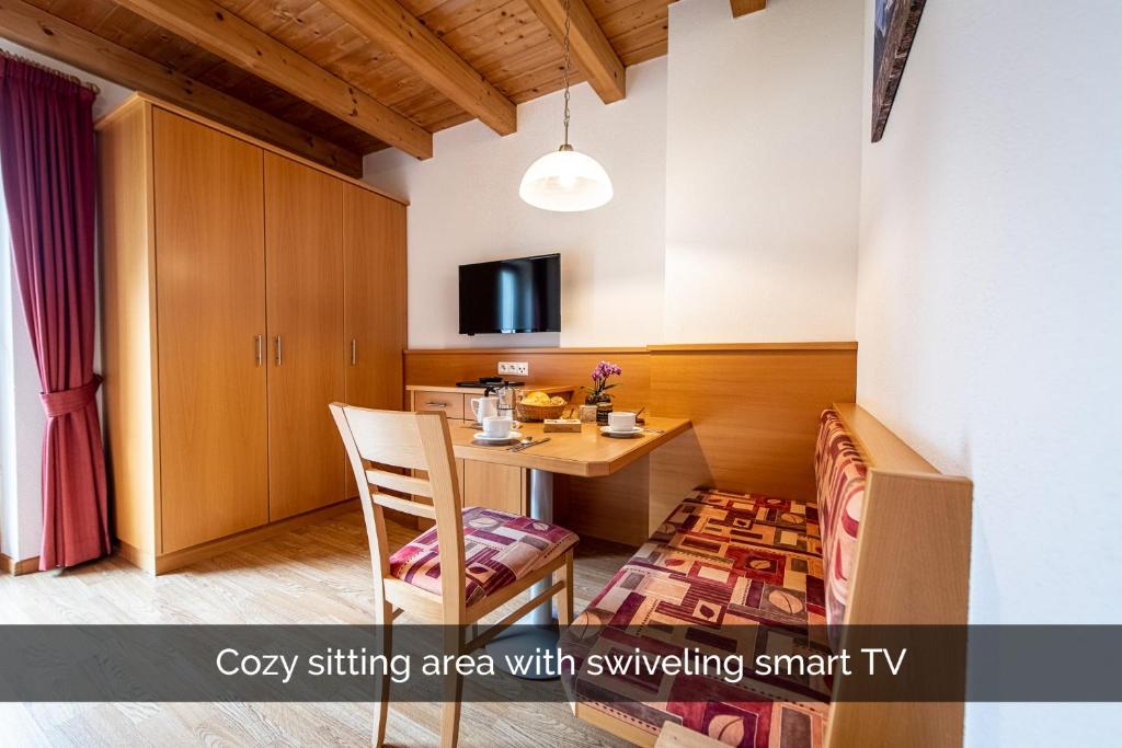 TV a/nebo společenská místnost v ubytování Apartments Nature Apis Landheim