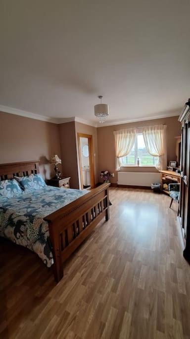 Postel nebo postele na pokoji v ubytování Ballnamona house