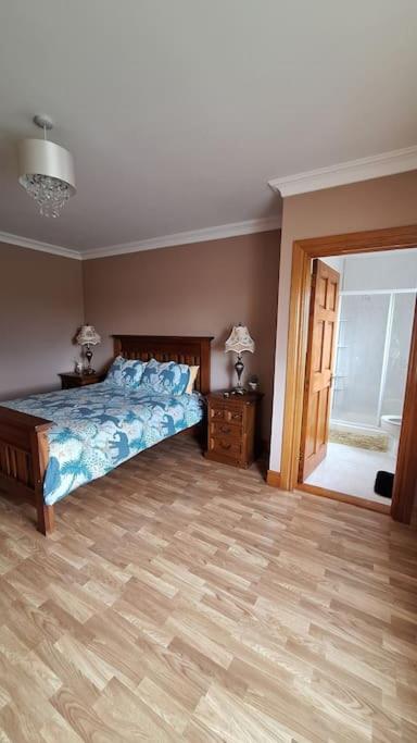 Postel nebo postele na pokoji v ubytování Ballnamona house