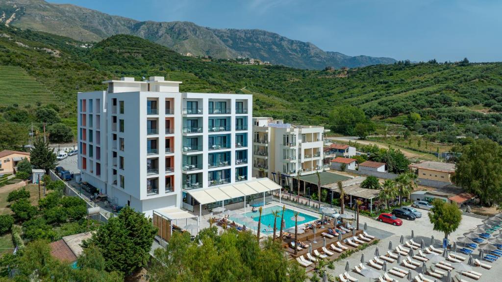 Nespecifikovaný výhled na hory nebo výhled na hory při pohledu z hotelu