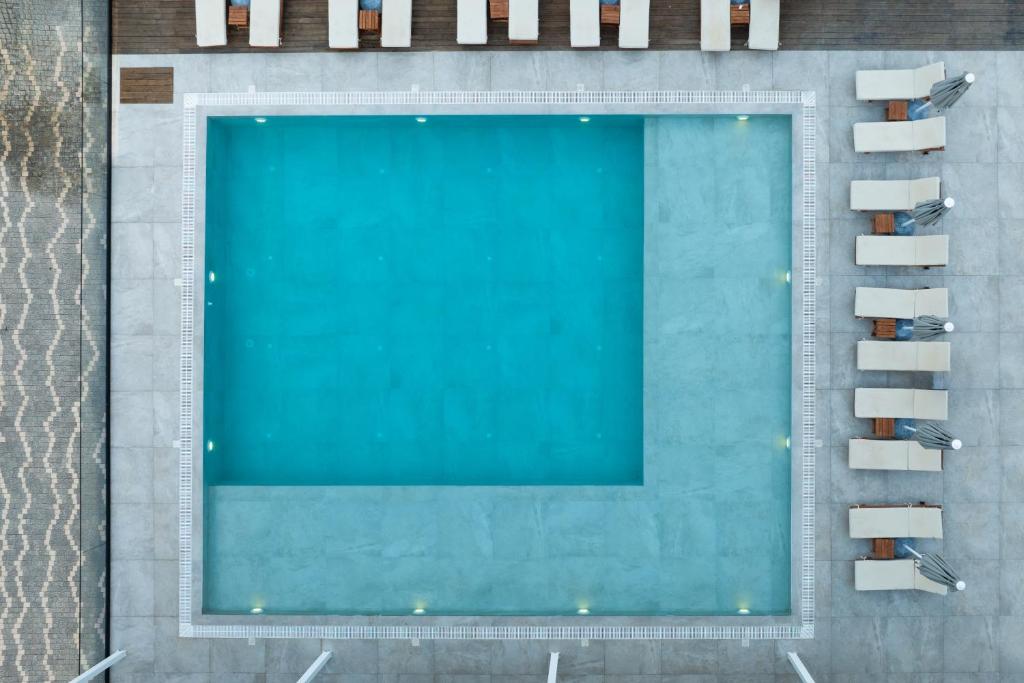 Bazén v ubytování Morina Beach Hotel nebo v jeho okolí