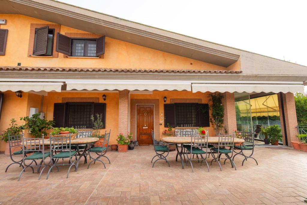 Villa Aureliana with pool near San Peter