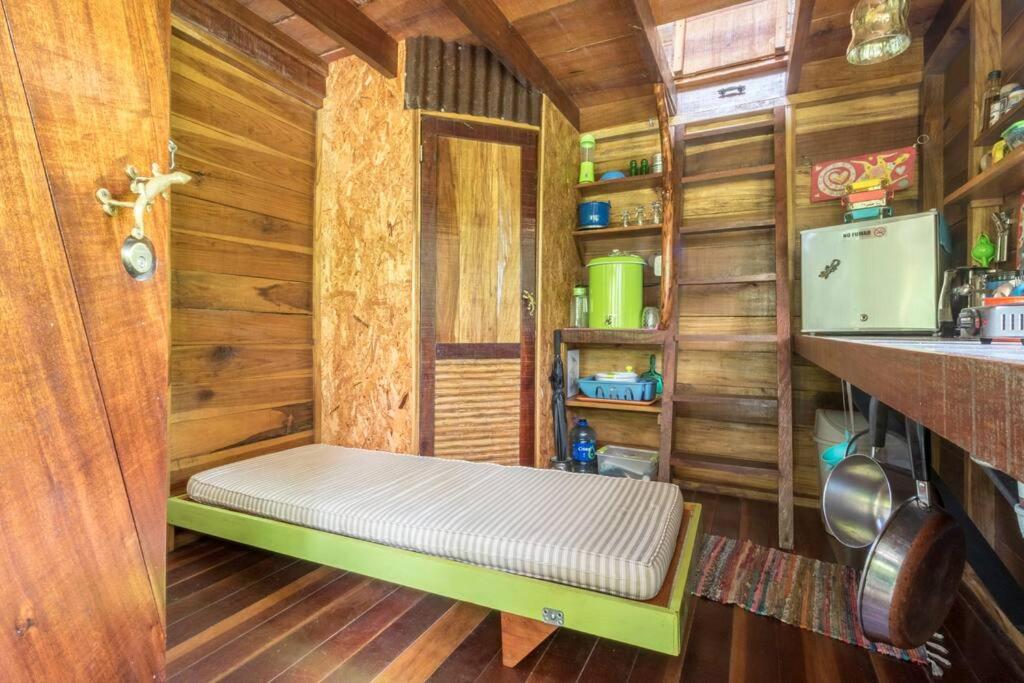 Fotografia z galérie ubytovania Gecko Treehouse with Jungle View, Plunge Pool & WiFi v destinácii Puerto Viejo