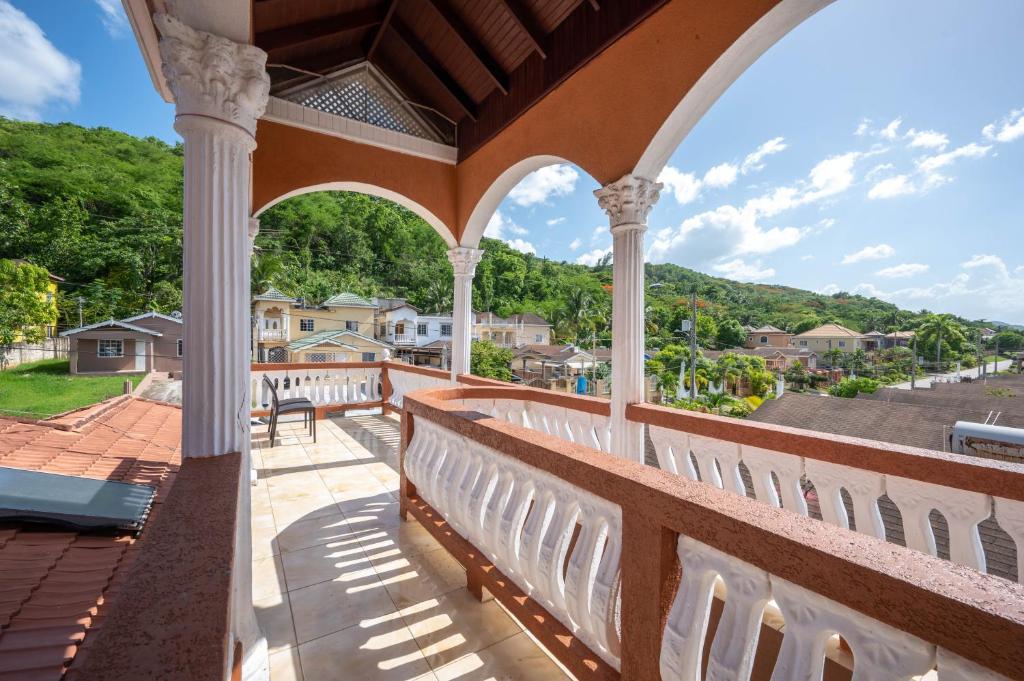 Μπαλκόνι ή βεράντα στο Timar Sunset 2 Bedroom Suite