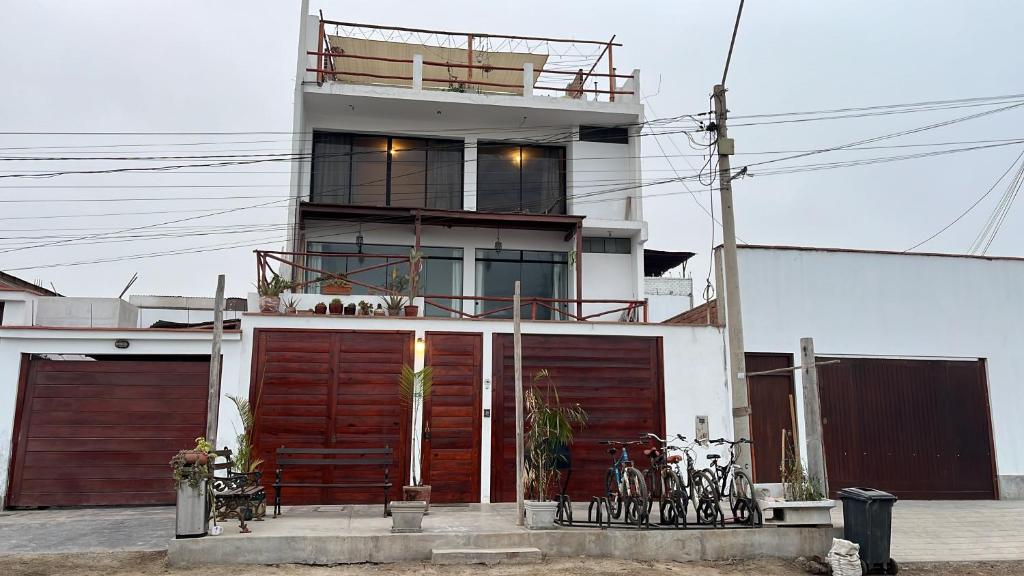 Gallery image of Bravo Hostels: Surf House in Punta Hermosa