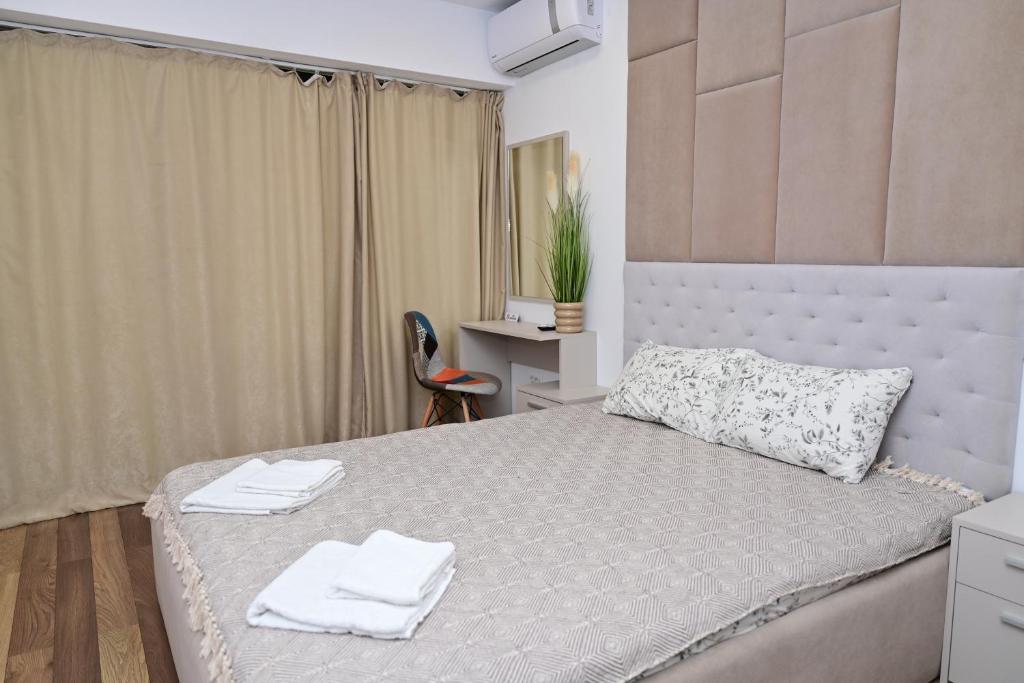 a bedroom with a large bed with towels on it at Апартамент България in Veliko Tŭrnovo