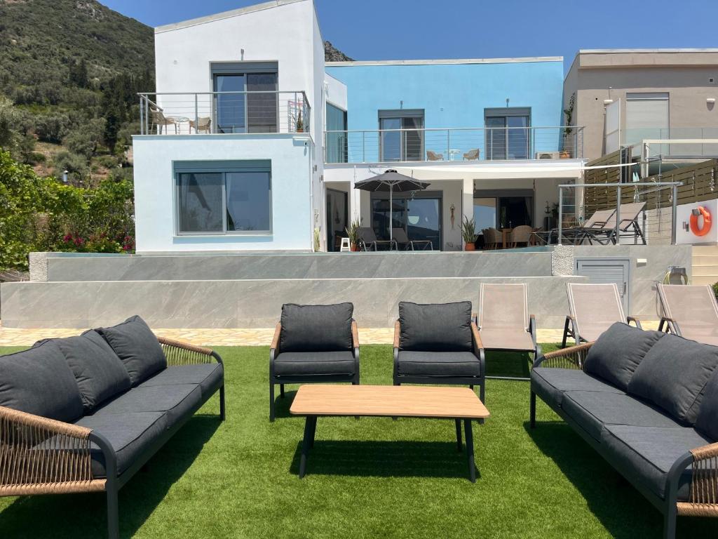 Posedenie v ubytovaní The Beach Villa, Perigiali - LUXURY BEACHFRONT