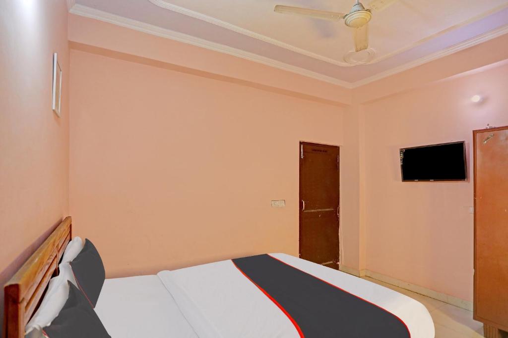 Fotografie z fotogalerie ubytování Collection O Mayank Guest House Near ISKCON Temple Noida v destinaci Kālkāji Devi