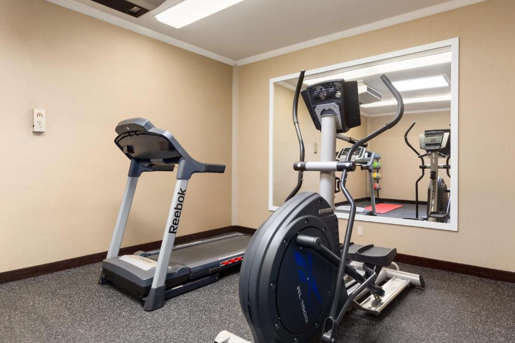 Fitness centrum a/nebo fitness zařízení v ubytování Days Inn by Wyndham Terrace