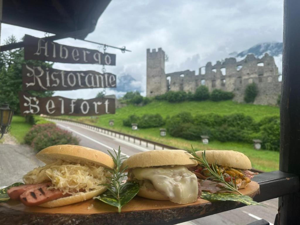 Jídlo v hotelu nebo okolí
