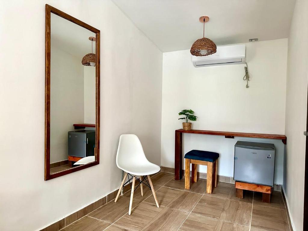 Uma TV ou centro de entretenimento em Eco-Hotel Palma É Coco