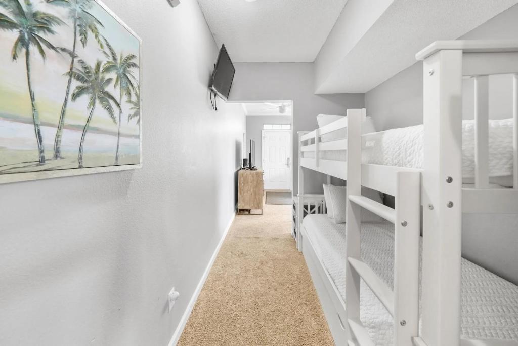 Katil atau katil-katil dalam bilik di Sunny escape in Miramar Beach