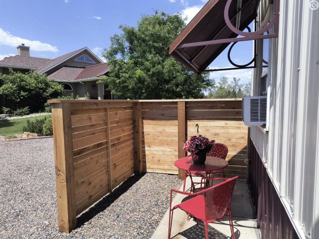 Llama-Stay at Spooky Tooth Ranch - Mtn Views! - Housity