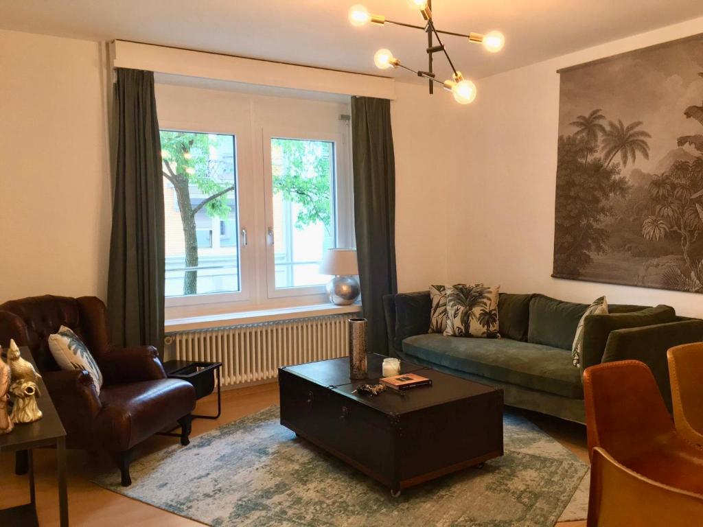 Posezení v ubytování KAYA Zurich Apartment RUBY - Downtown Deluxe 2BR Apt