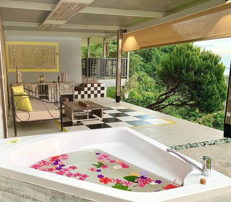 a large bath tub with a flower design in it at Villa Maui1 in Vaihi