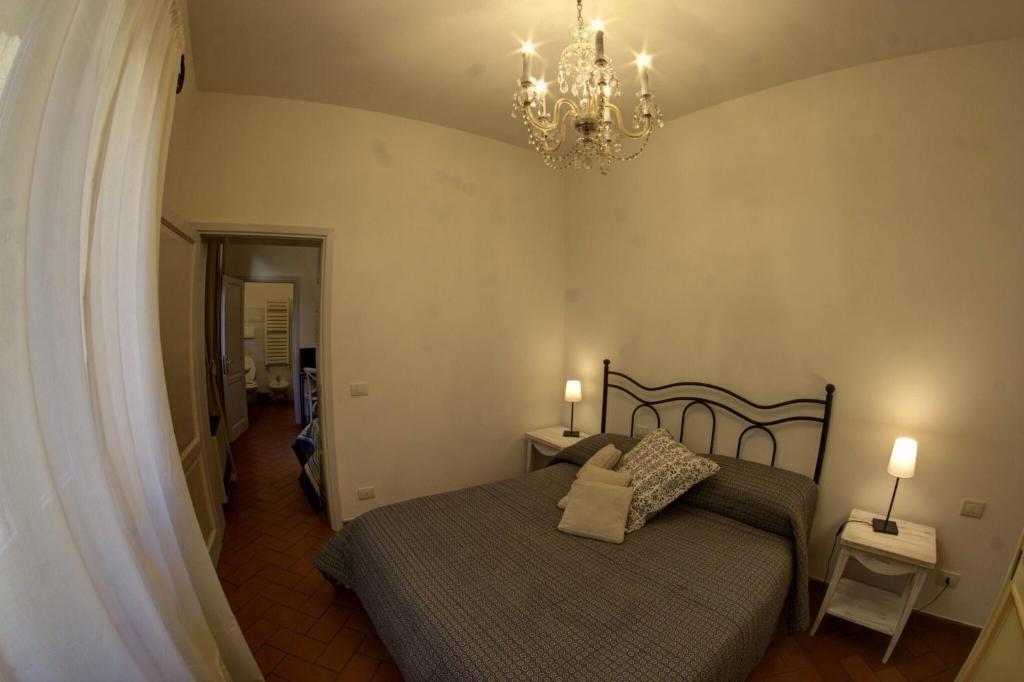 A bed or beds in a room at Cosy House