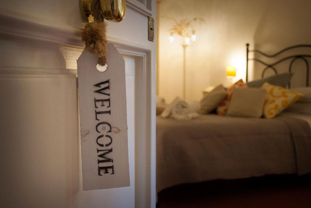 A bed or beds in a room at Cosy House