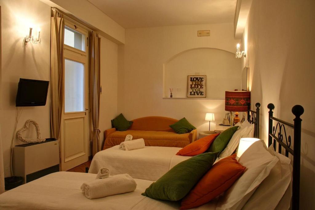 A bed or beds in a room at Cosy House