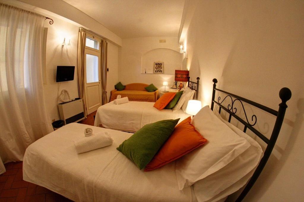 A bed or beds in a room at Cosy House