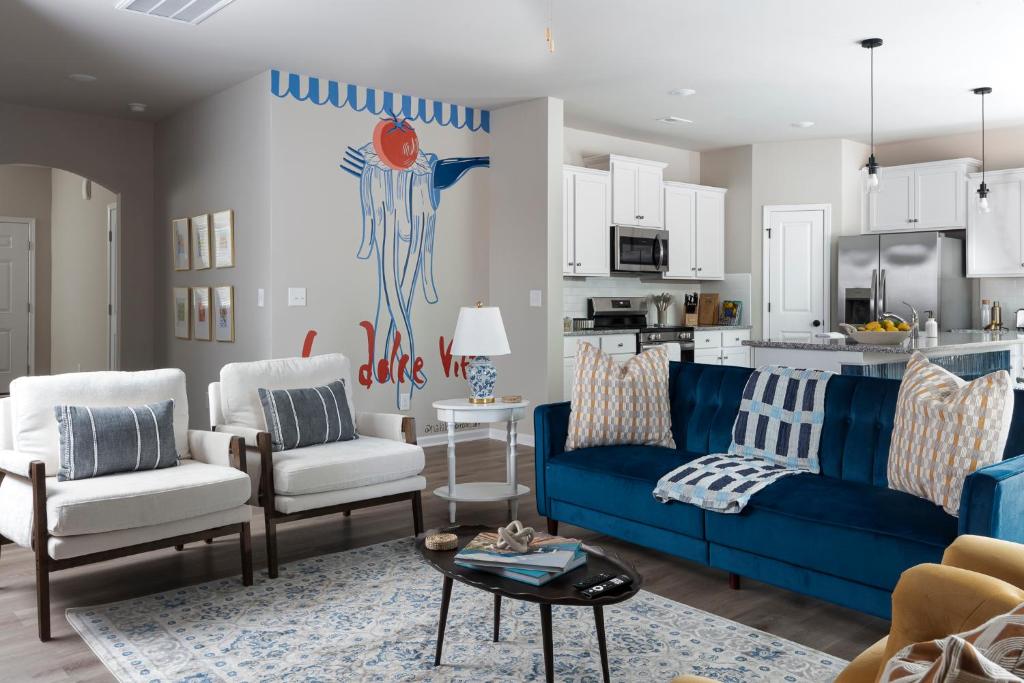 Χώρος καθιστικού στο Spacious 4BD Retreat - Central Location - Backyard