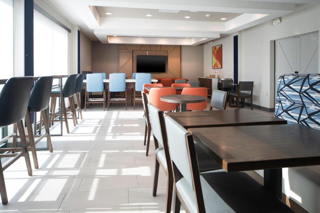Holiday Inn Express Suites Little Rock West by IHG photo