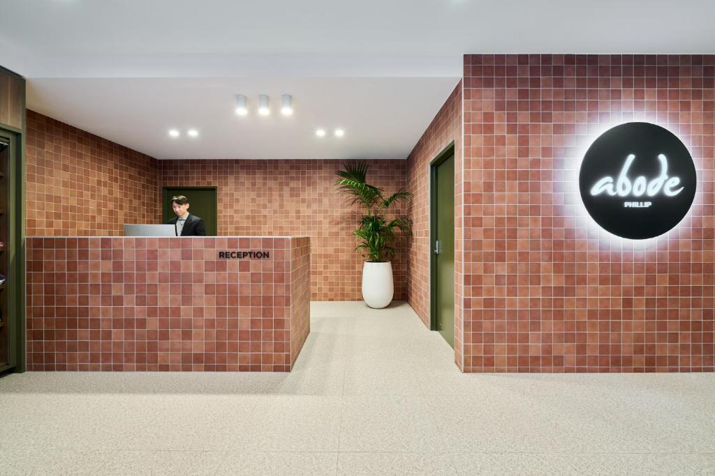 Abode Phillip - Resim 7