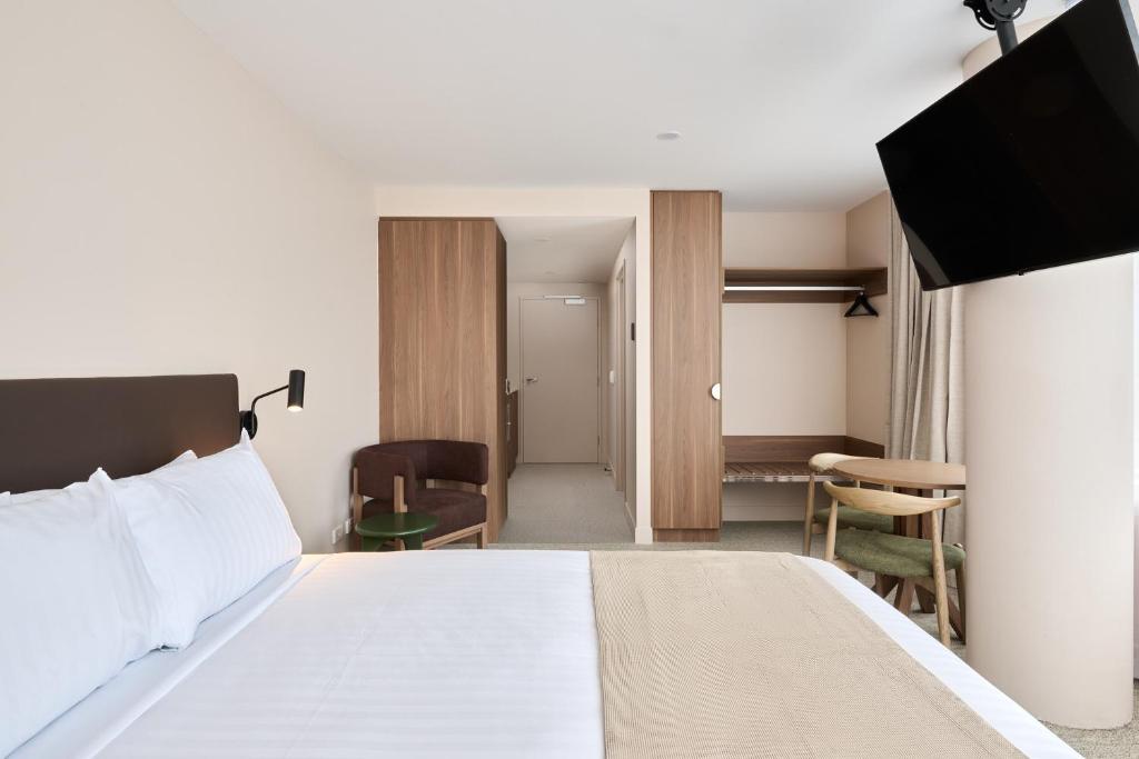 Abode Phillip - Resim 19