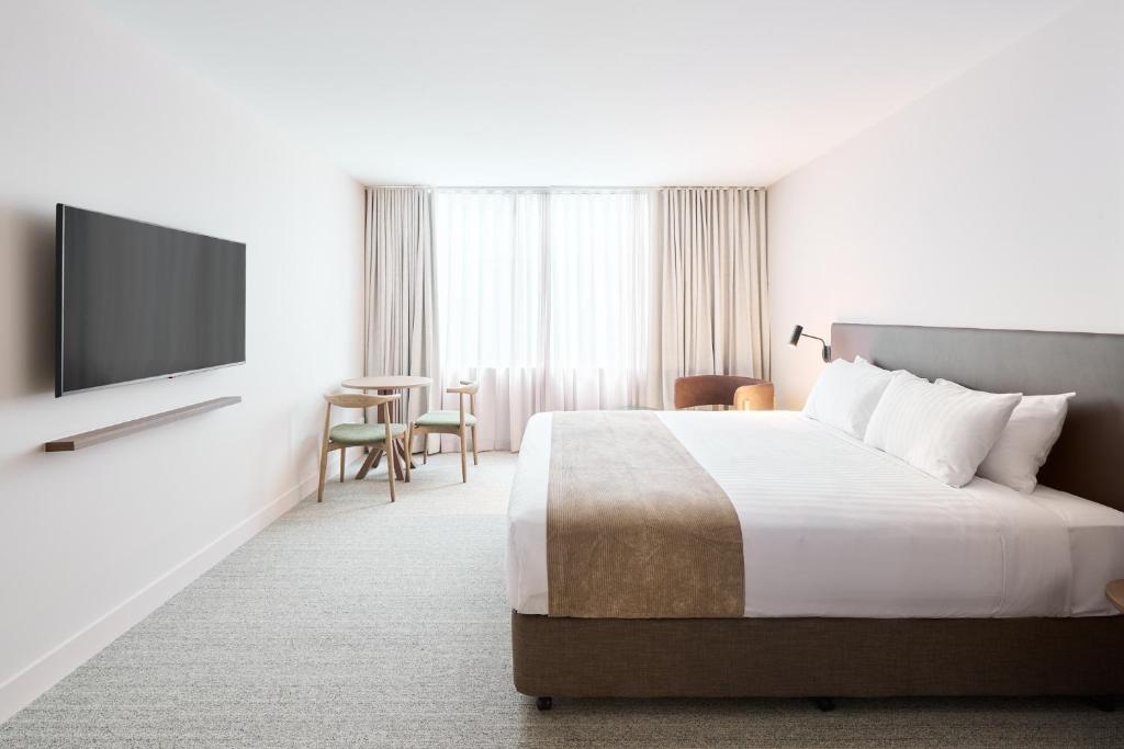 Abode Phillip - Resim 20