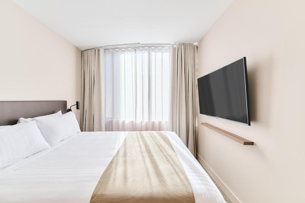 Abode Phillip - Resim 25