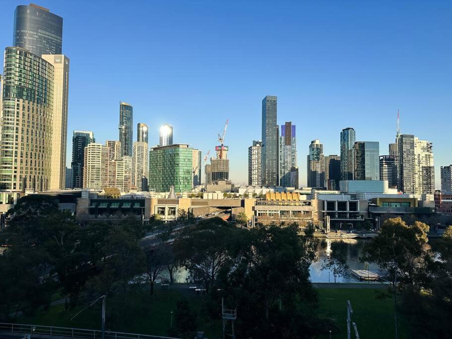 Nespecifikovaný výhled na destinaci Melbourne nebo výhled na město při pohledu z apartmánu