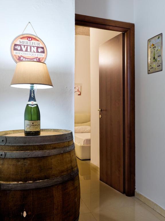 Zdjęcie z galerii obiektu La Cantinetta di Milano - The Wine Cave in Milan, huge 110sqm apartment next to Central Station w Mediolanie