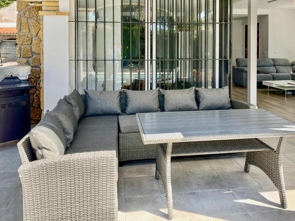 Posedenie v ubytovaní Villa Alamos Jerez I Piscina Salada Climatizada I BBQ I Jardines I 850m2