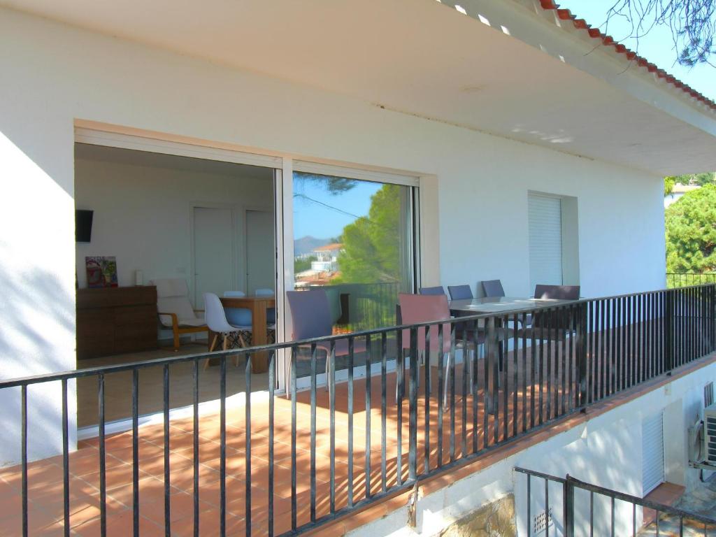 Balkón nebo terasa v ubytování V. FANÉ ESQ - Casa con jardín y vista mar en Llançà acabada de reformar - ES-228-10