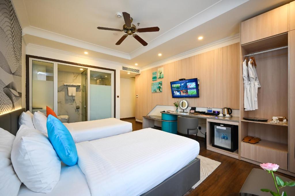 Signature Double or Twin City View