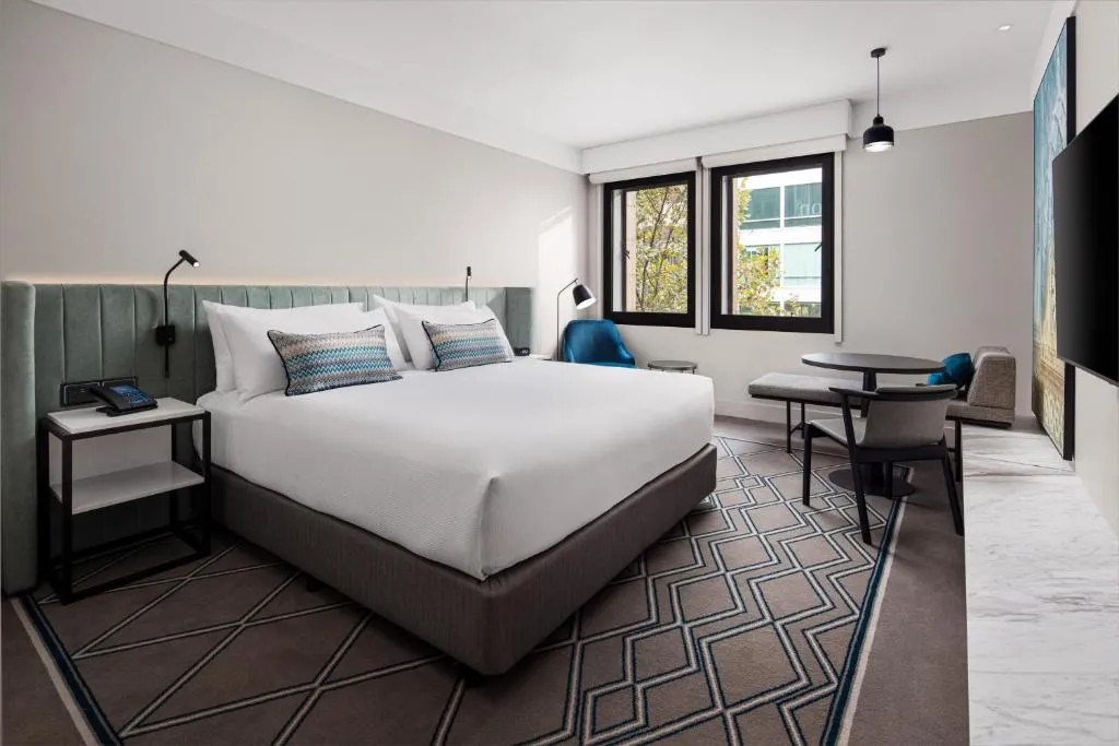 Heritage King Room with Street View