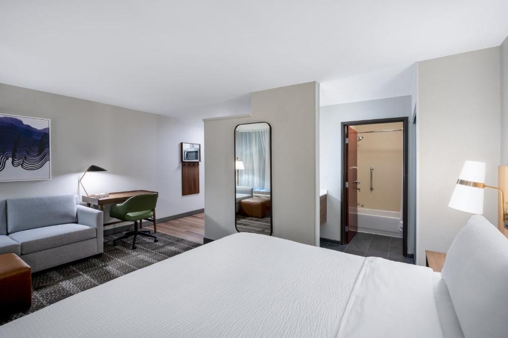 Staybridge Suites West Des Moines by IHG - King Studio Suite