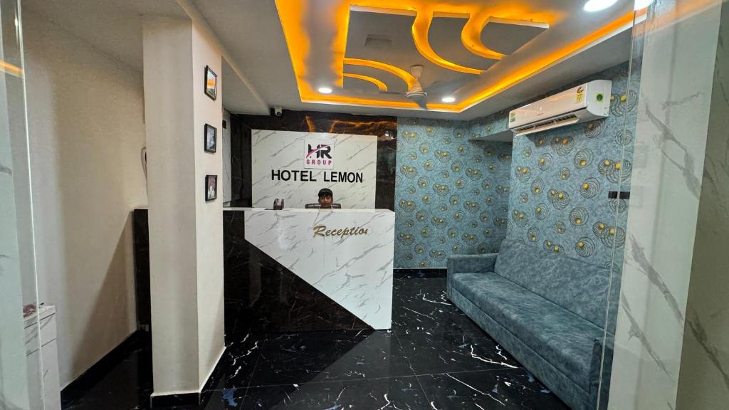 Η κουζίνα ή μικρή κουζίνα στο hotel lemon gandhinagar