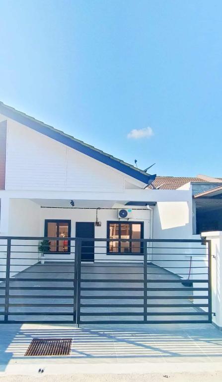 Gallery image of The Nadraa Guesthouse KLIA in Sepang