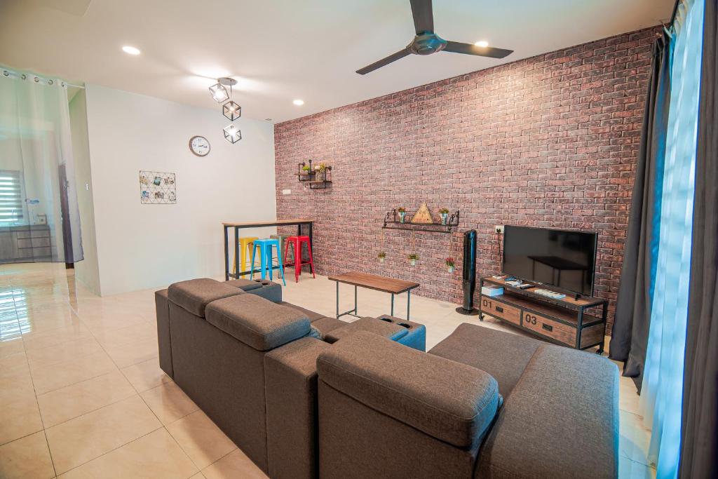 TV a/nebo společenská místnost v ubytování Serenity Family Stay Ipoh 8 pax