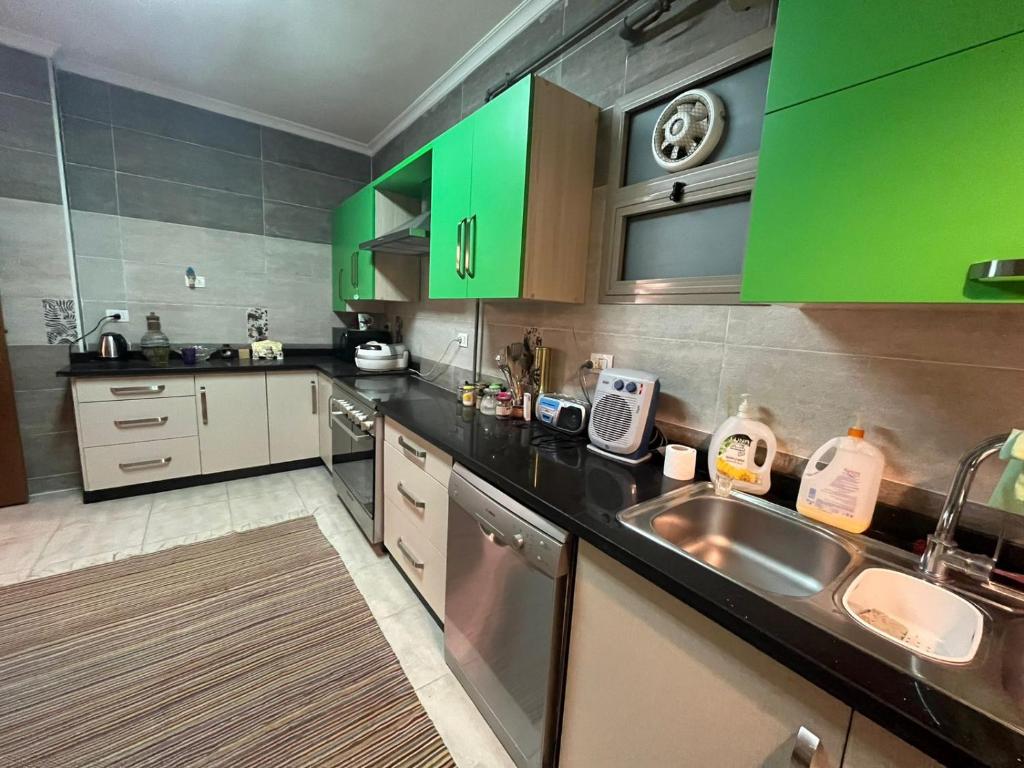 Kuchyň nebo kuchyňský kout v ubytování Large apartment for families