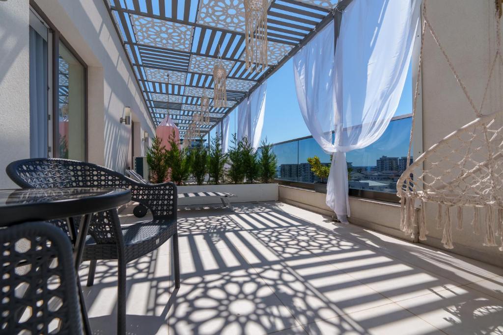 Balkón nebo terasa v ubytování HOTEL KALYA