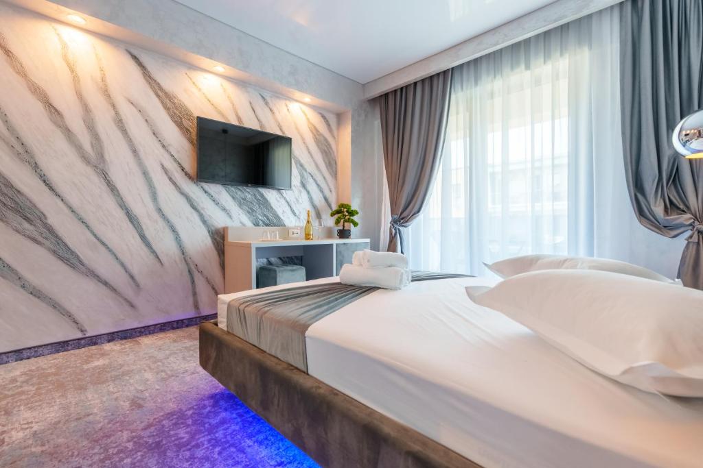 Postel nebo postele na pokoji v ubytování HOTEL KALYA