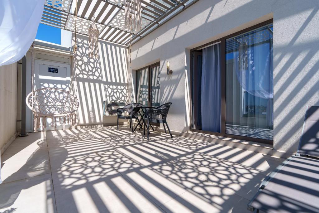 Balkón nebo terasa v ubytování HOTEL KALYA