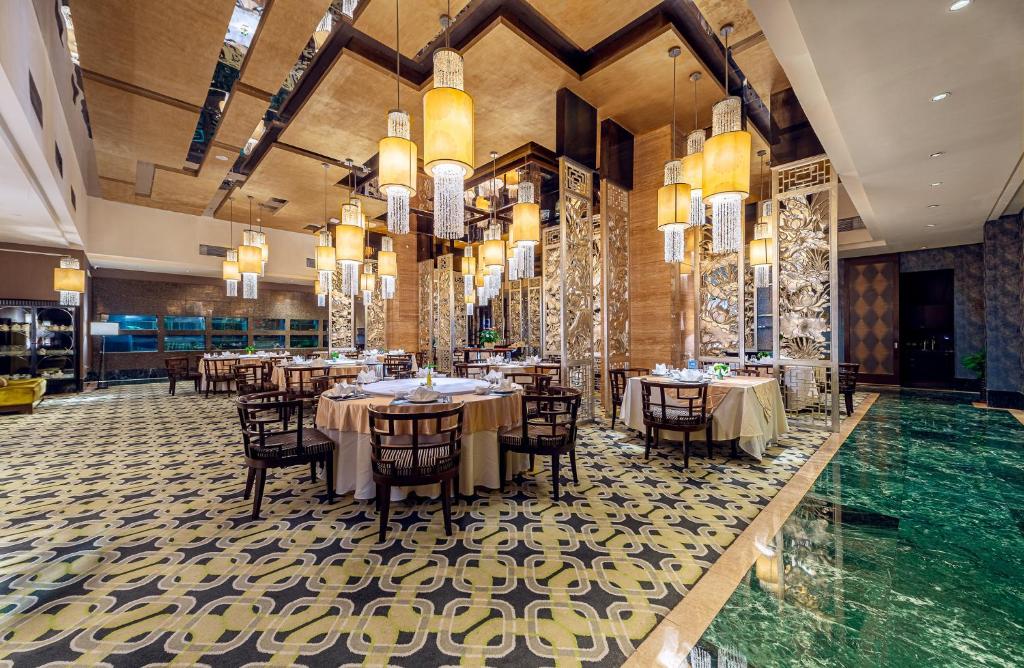 Bazén v ubytování Crowne Plaza Hefei by IHG nebo v jeho okolí