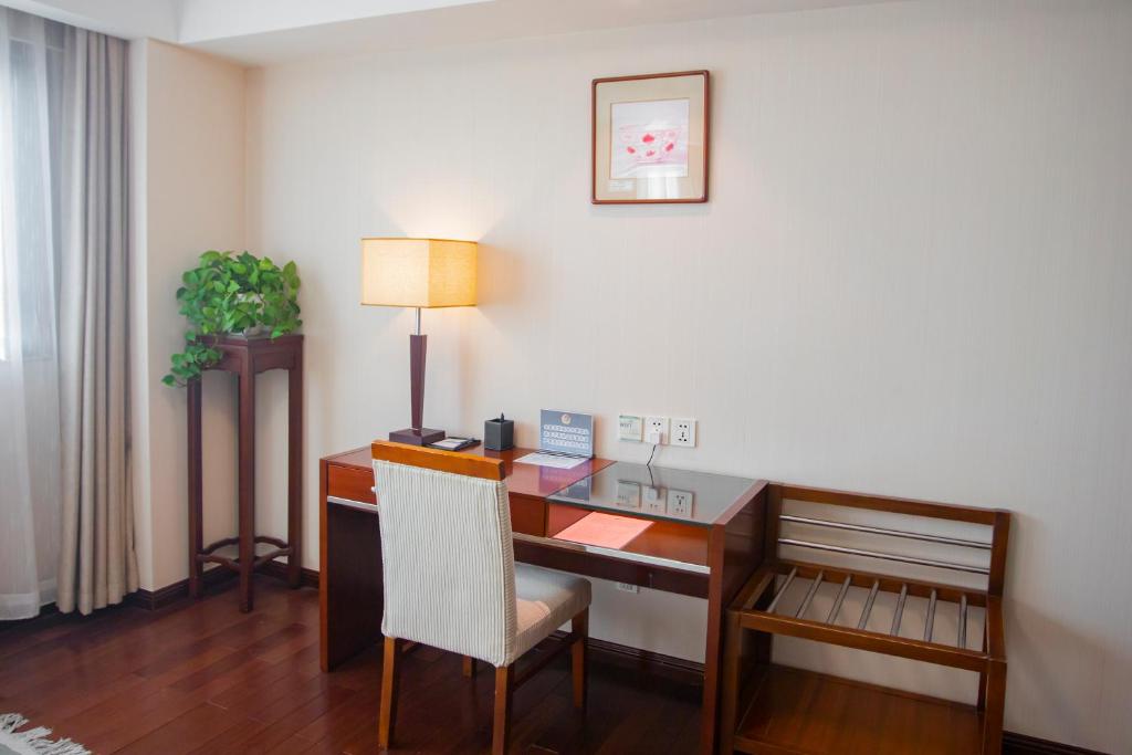 Jade Garden Hotel - Executive Deluxe Queen Room