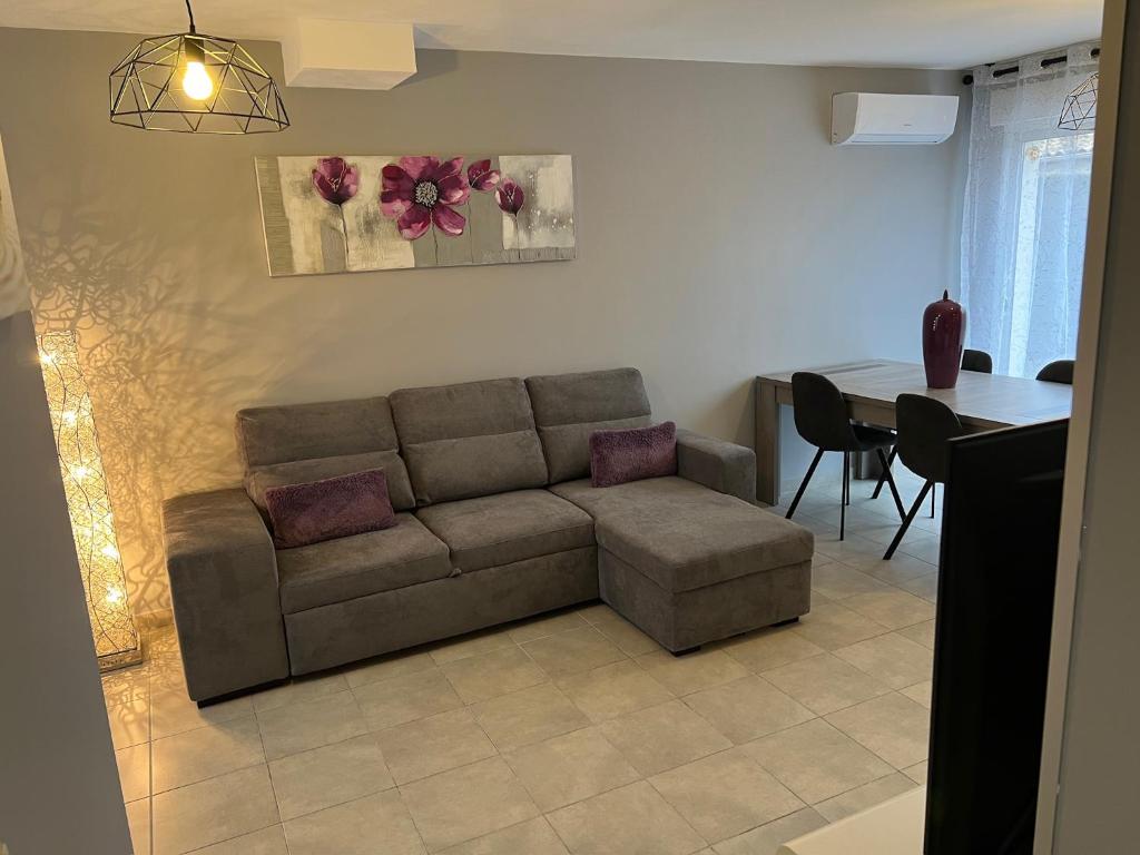 Posezení v ubytování Villa en Provence 2 T3 jardin clos et SPA