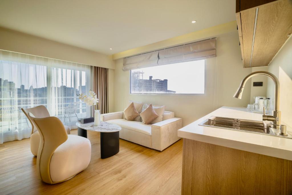 The One Bay Breeze - Resim 3