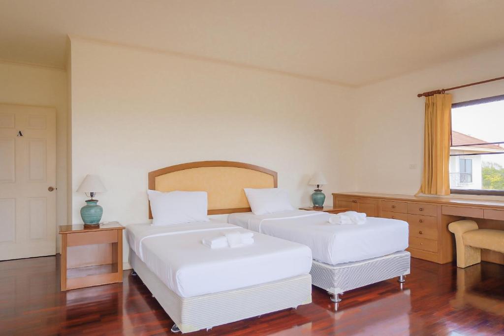 Seastar Hotel and Service Apartment - Standard Quadruple Room