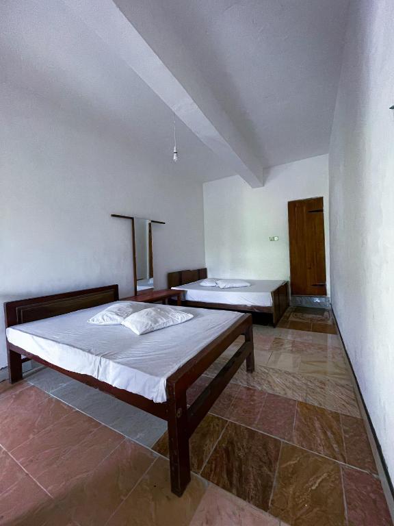 Postel nebo postele na pokoji v ubytování New Uduwara Guest